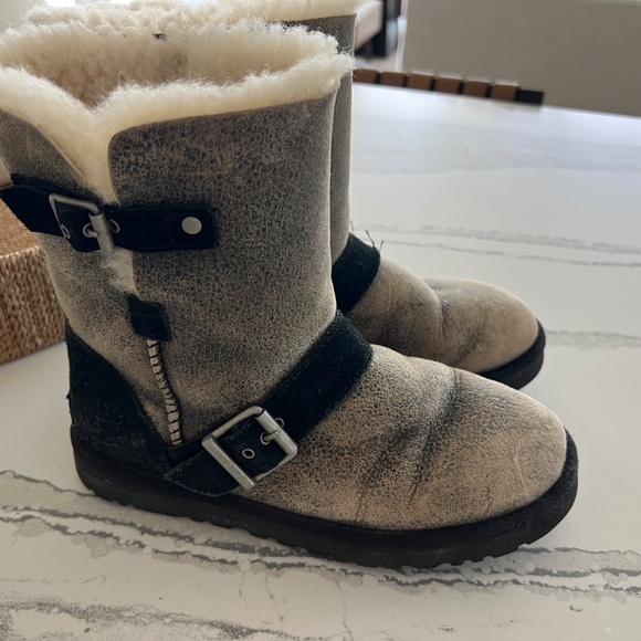 UGG Biker/Bomber Style Classic Length Sheepskin Boot- Sz 7 - Picture 4 of 8